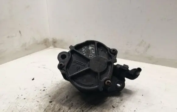 Ford Focus Vacuum pump D1562B2410P