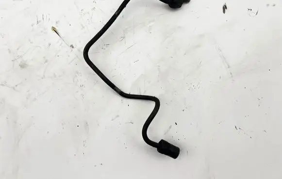 Toyota Land Cruiser (J120) Fuel injector supply line/pipe