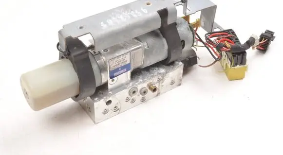 Mercedes-Benz SLK R171 Convertible roof hydraulic pump A1718000030