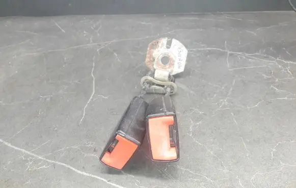 Ford Mondeo MK II Rear seatbelt buckle