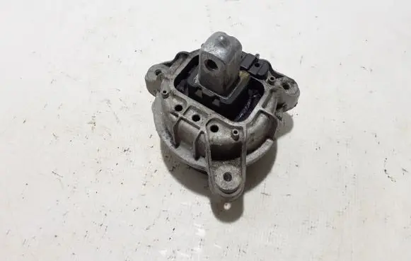 BMW 5 F10 F11 Engine mount bracket 6777365