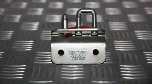 Mercedes-Benz Sprinter W906 Loading door lock loop/hook striker A9067400032 9067400032