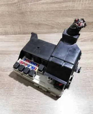 Nissan Murano Z50 Fuse module 7154708230 284B97Y000