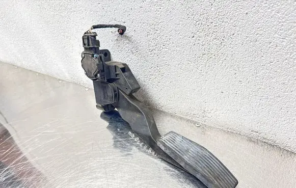 Opel Zafira A Accelerator throttle pedal 90581208 0281002288