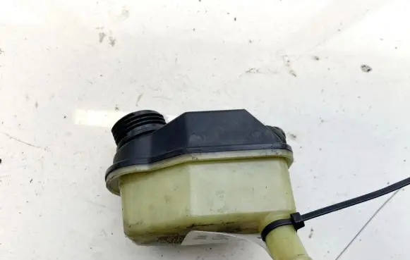Volvo V50 Brake fluid reservoir 4n513531dc 4n51-3531-dc