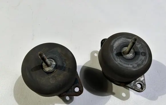 Ford Mustang V Engine mount vacuum valve 6355513