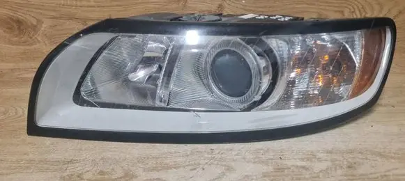 Volvo V50 Headlight/headlamp 31265700 0301237601