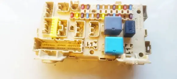 Toyota Avensis T250 Fuse box set 82641CA010F 82641-CA010-F