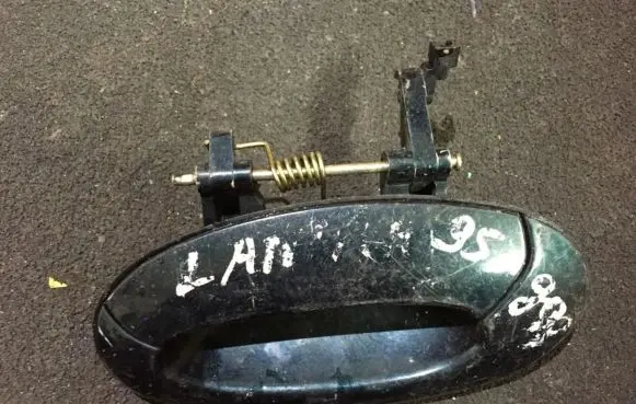 Hyundai Lantra II Front door exterior handle