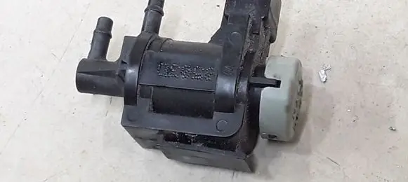 Audi A4 S4 B6 8E 8H Turbo solenoid valve 1J0906283A
