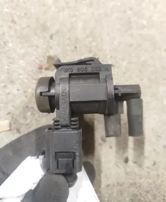 Volkswagen Touareg I Turbo solenoid valve 059906629