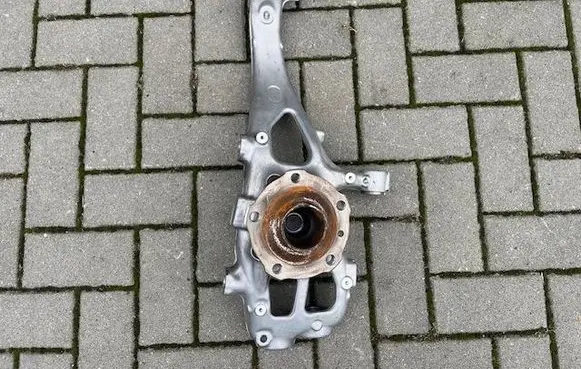 Audi A4 S4 B5 8D Rear wheel hub 85E407242E