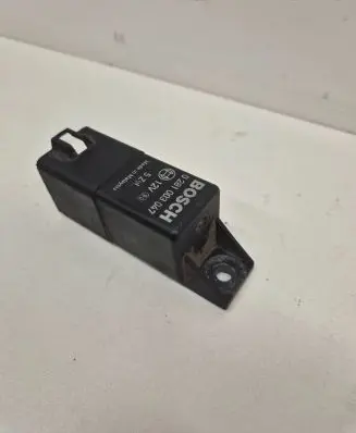 Volvo V60 Glow plug pre-heat relay 30785663 0281003047
