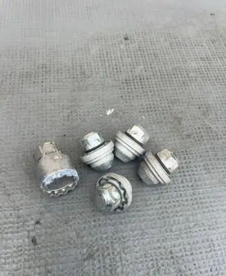 Hyundai Ioniq 5 Anti-theft wheel nuts and lock
