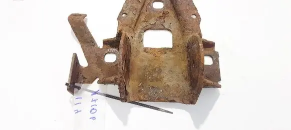 Audi 80 90 S2 B4 Bracket in trunk/boot 