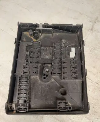 Volkswagen Caddy Fuse box set 1K0937125D