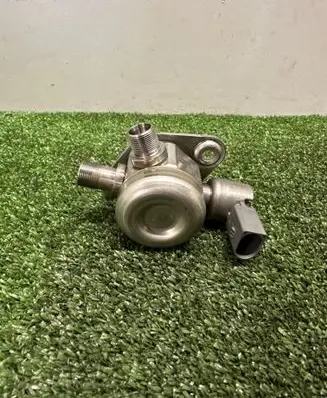 Mercedes-Benz C AMG W205 Fuel injection high pressure pump A1770700401 PR0020