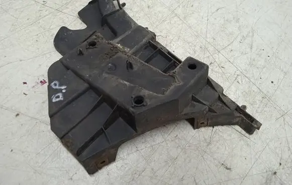 Volvo V70 Front bumper mounting bracket 31265345