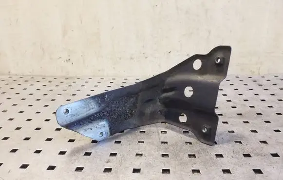 Volkswagen Eos Fender mounting bracket 1Q0821135