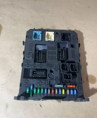 Citroen C4 I Fuse module 966405918002 281192496D 281208364
