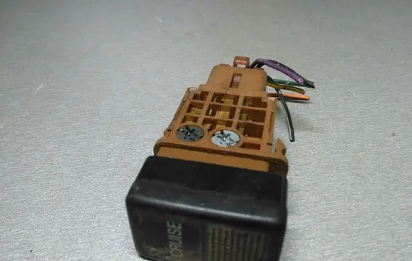 Subaru Legacy Cruise control switch 