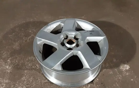 R16 alloy rim