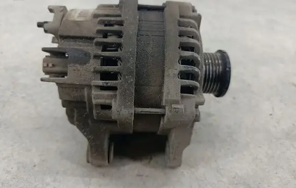 Opel Movano B Generator/alternator 231001822R