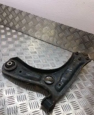 Volkswagen Polo IV 9N3 Front lower control arm/wishbone