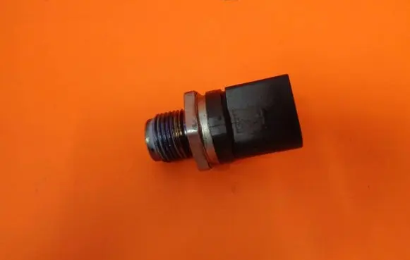 BMW 1 E81 E87 Fuel pressure sensor 