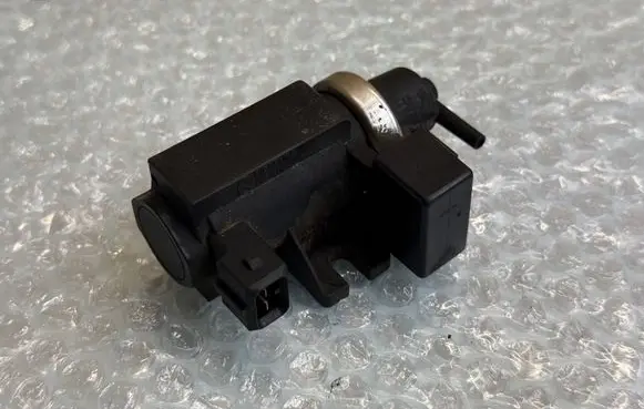 BMW 5 E39 Vacuum valve 2247906