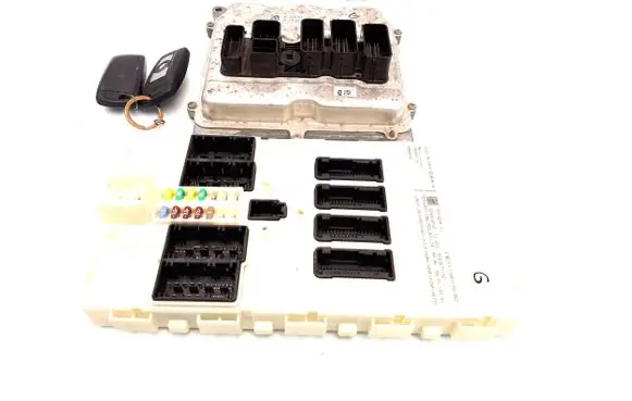 BMW 3 F30 F35 F31 Engine ECU kit and lock set 8604210 030126553 0261S08872