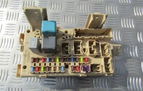 Toyota Corolla Verso AR10 Fuse box set 892210F020 89221-0F020