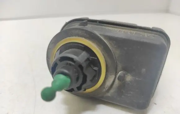 Renault Scenic I Headlight level adjustment motor P7700840141