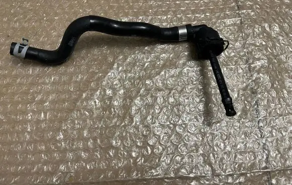 Mercedes-Benz CLA C118 X118 Engine coolant pipe/hose 000832