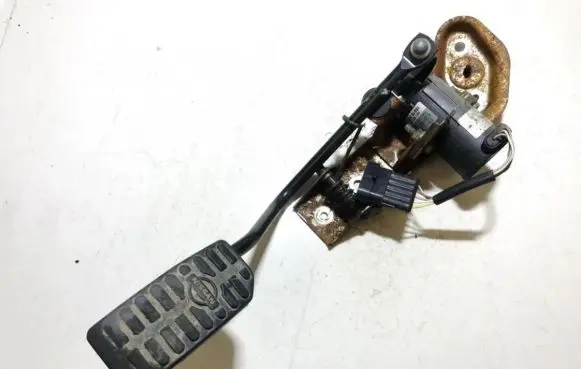 Nissan Almera N16 Accelerator throttle pedal 0281002425 189195m300