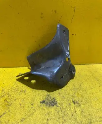 Skoda Fabia Mk2 (5J) Fender mounting bracket 5J0821142A