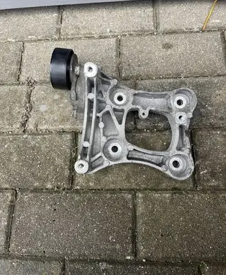 Opel Insignia B A/C compressor mount bracket 5558857