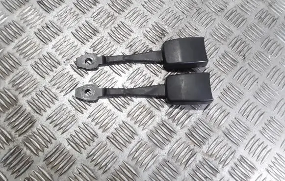 Front seatbelt buckle