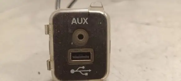 Lancia Thema AUX in-socket connector 68068290AB