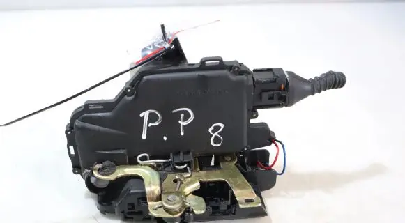 Skoda Superb B5 (3U) Front door lock