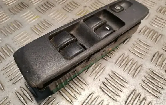 Mitsubishi Pajero Electric window control switch MR551244