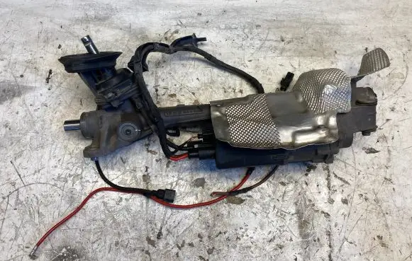 Volkswagen Golf Sportsvan Steering rack 5Q0909143K 5Q0959439L