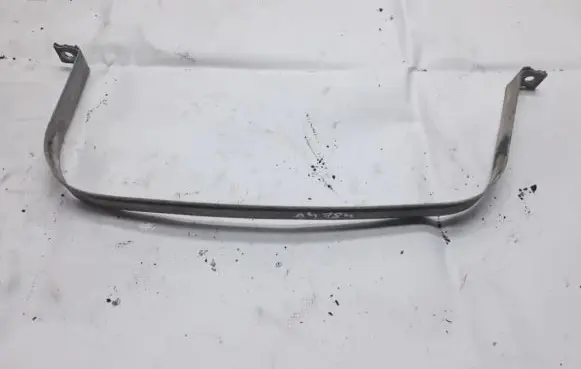 Volkswagen Jetta V Fuel tank mounting bracket 