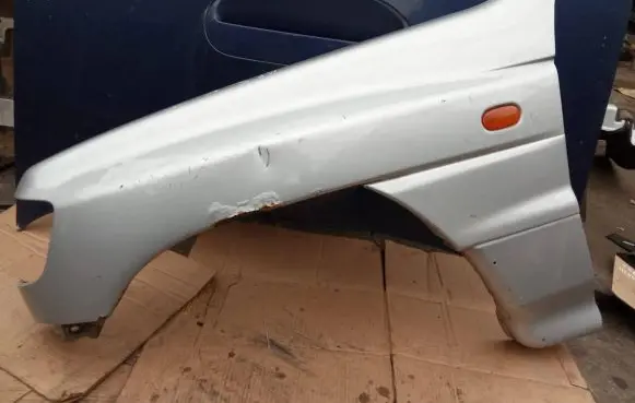 Mitsubishi Pajero Fender