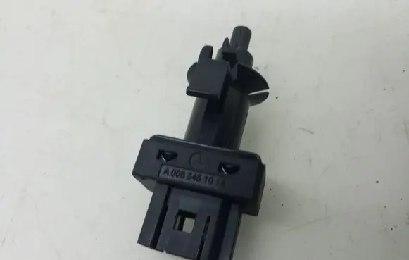 Mercedes-Benz C W204 Clutch pedal sensor A0065451014