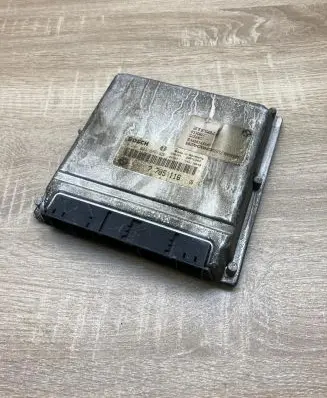 BMW 5 E39 Engine control unit/module ECU 7785116 0281001830