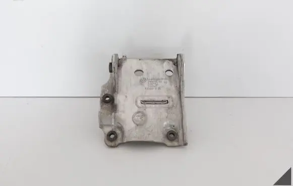 BMW 5 F10 F11 Radiator mount bracket 7186514