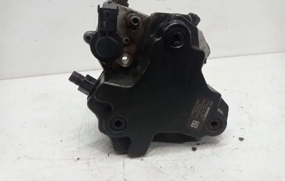 Volvo V70 Fuel injection high pressure pump 30756125 0445010100
