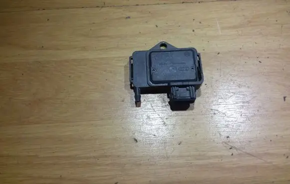 Volkswagen PASSAT B4 Air pressure sensor 0261230008 3A0906051