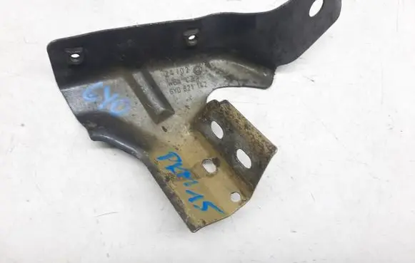 Volkswagen Polo IV 9N3 Fender mounting bracket 6Y0821142